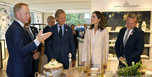 ROYAL COPENHAGEN（ロイヤル コペンハーゲン）　東京・丸の内 本店をデンマークのメアリー皇太子妃がご視察