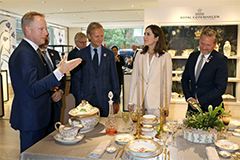 ROYAL COPENHAGEN（ロイヤル コペンハーゲン）　東京・丸の内 本店をデンマークのメアリー皇太子妃がご視察